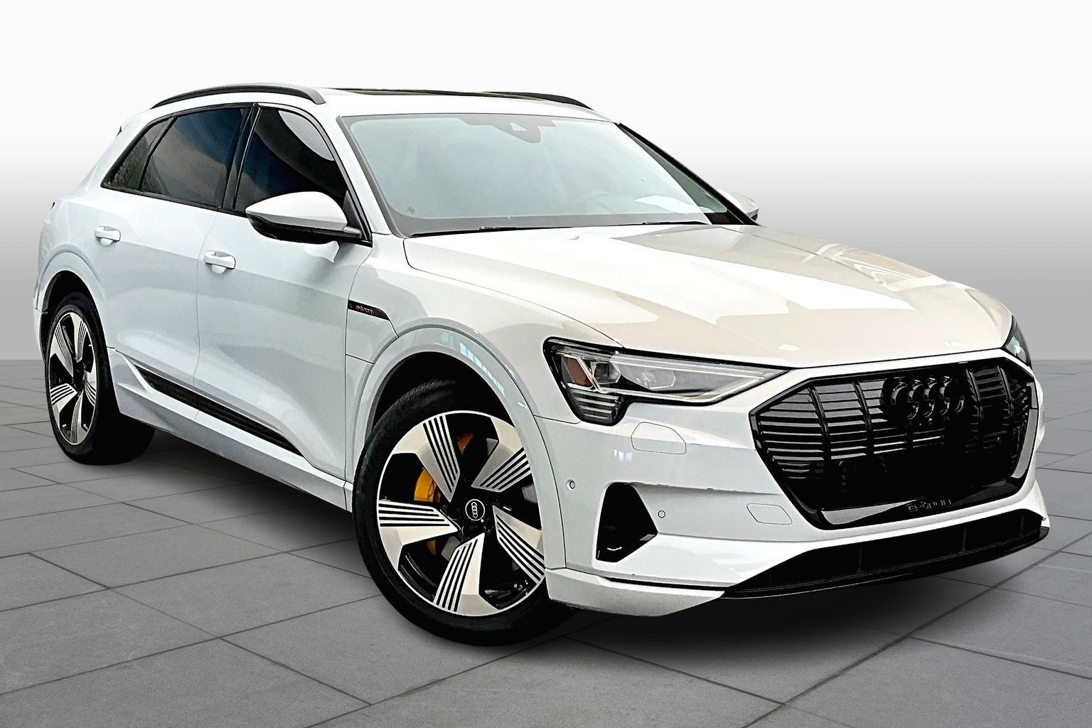 2023 Audi e-tron Premium Plus's photo