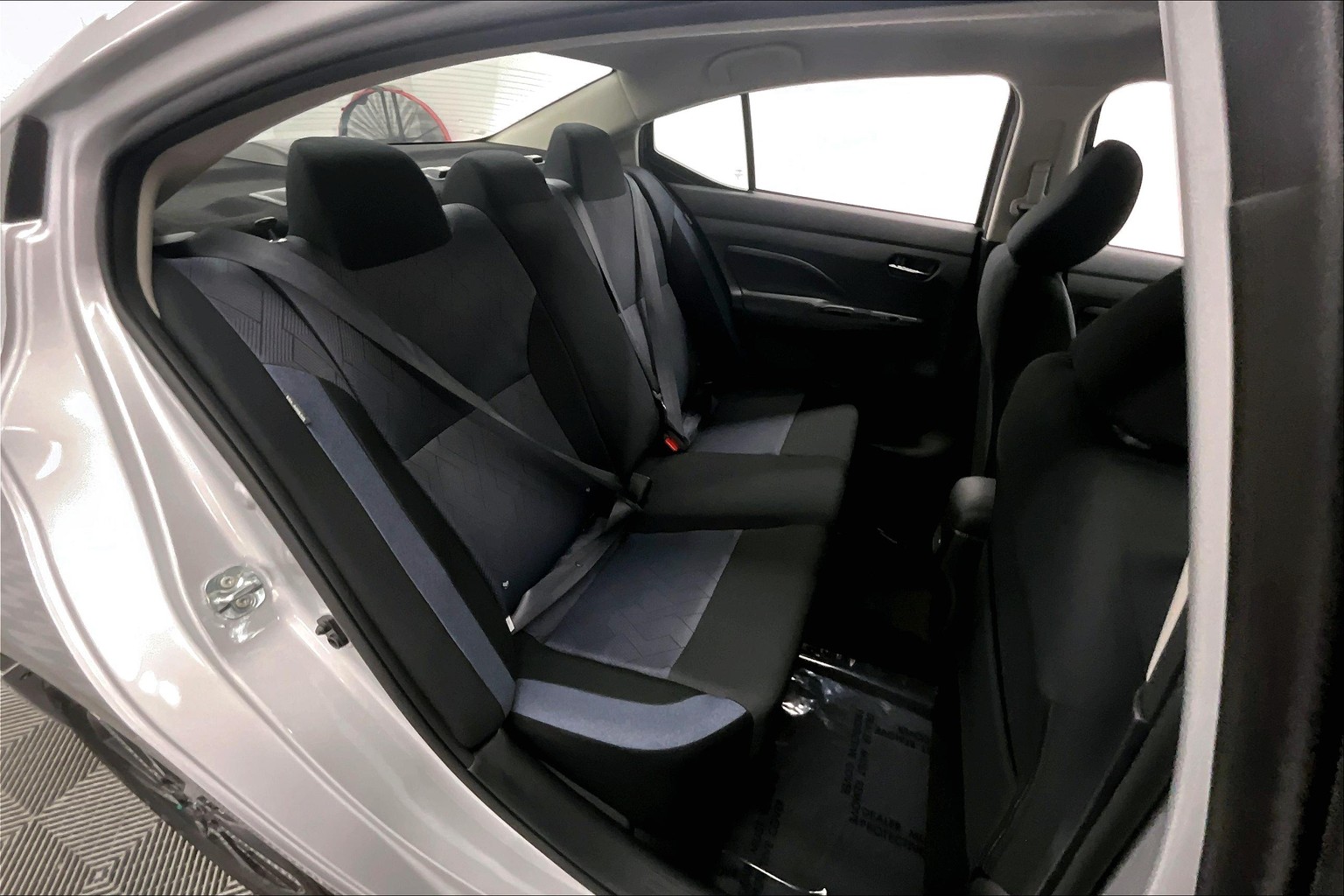 New 2025 Nissan Versa SV 4D Sedan in Herculaneum #N02275