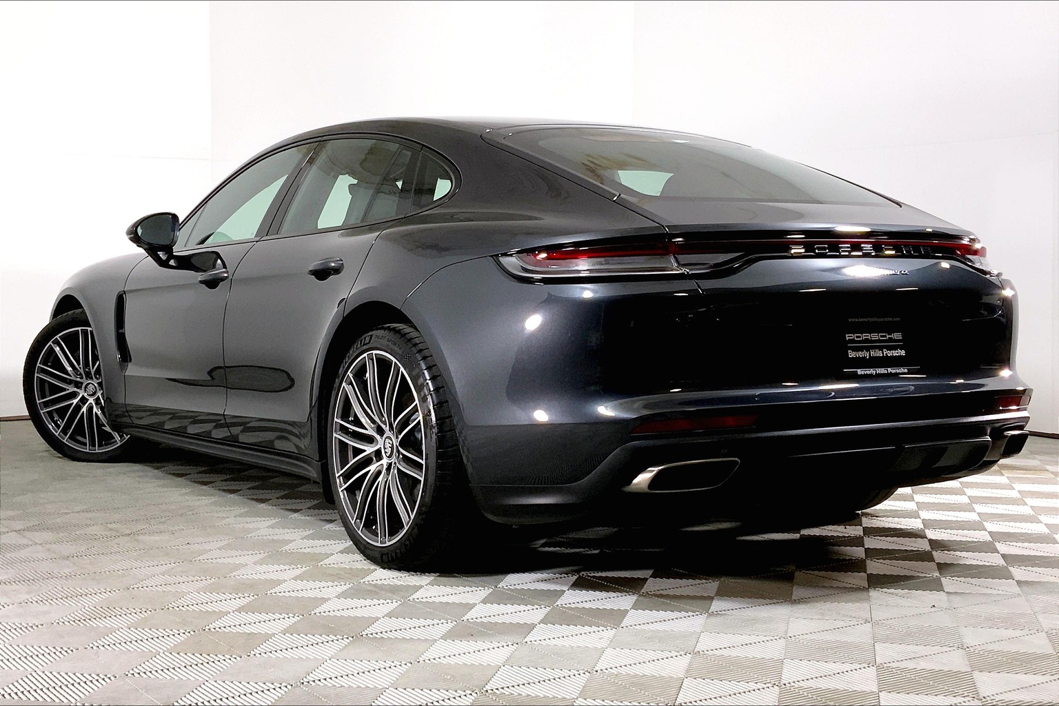 https://photos.dealerimagepro.com/lib/beverly-hills-porsche-881/07.15.2023/USED/%28Porsche%20-%20Panamera%29WP0AJ2A79PL100910/WP0AJ2A79PL100910--12.jpg?ver=1689479049