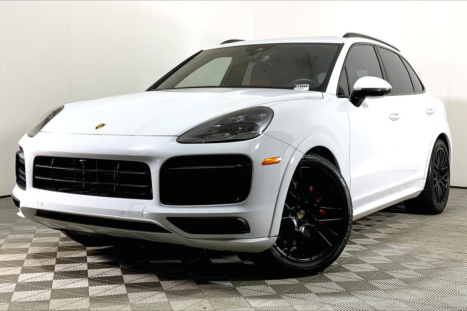 Hatch Kit | PORSCHE MACAN TURBO 2016 Hatch Kit | PORSCHE MACAN TURBO 2016