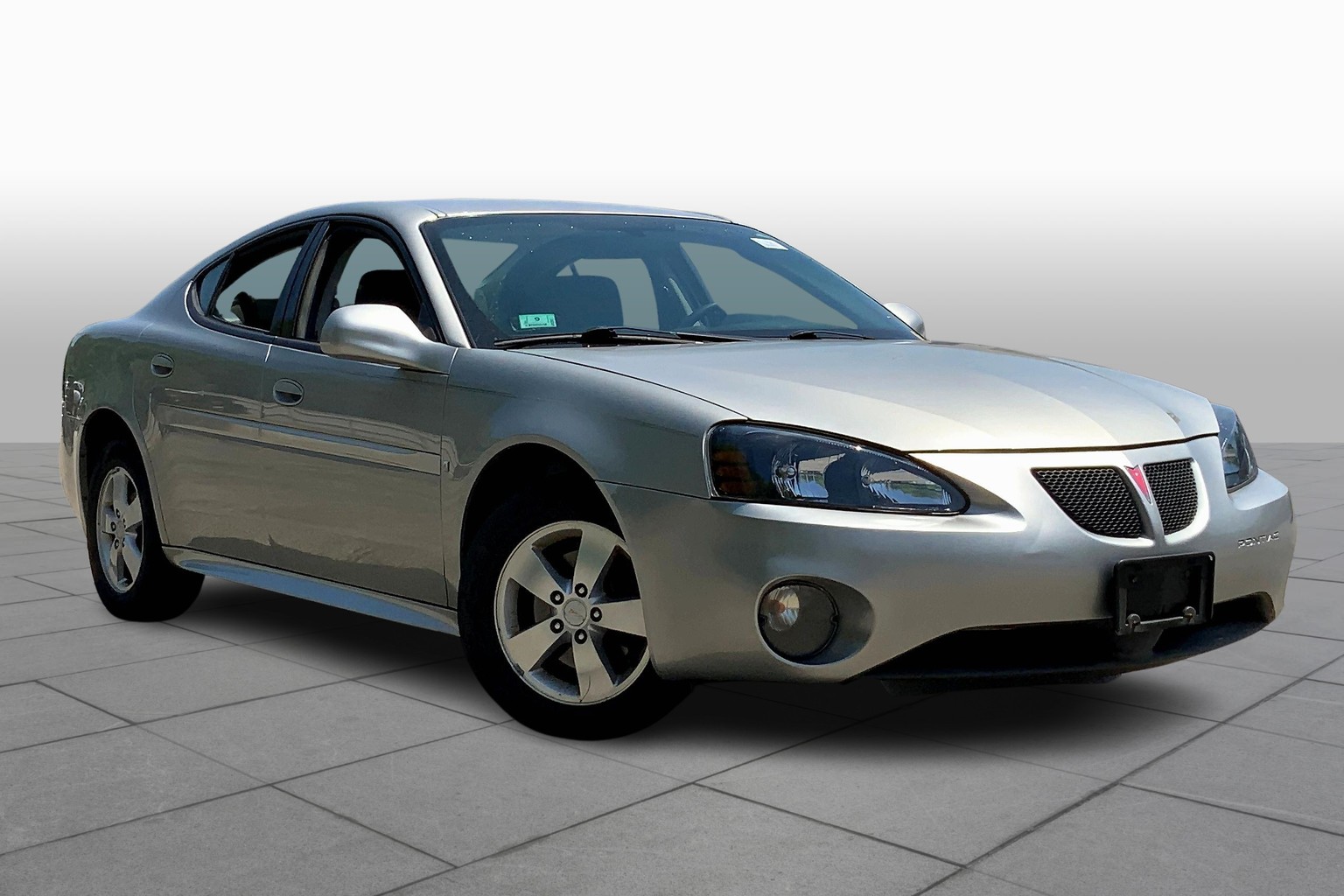 Used 2008 Pontiac Grand Prix GP with VIN 2G2WP552X81117828 for sale in Stratham, NH