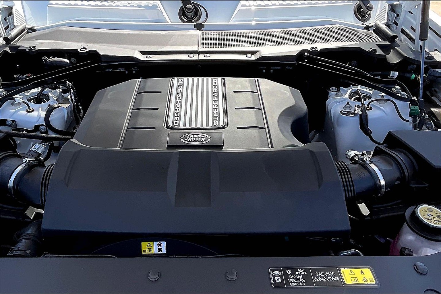 Land-Rover-Defender-2025-Engine-Options.