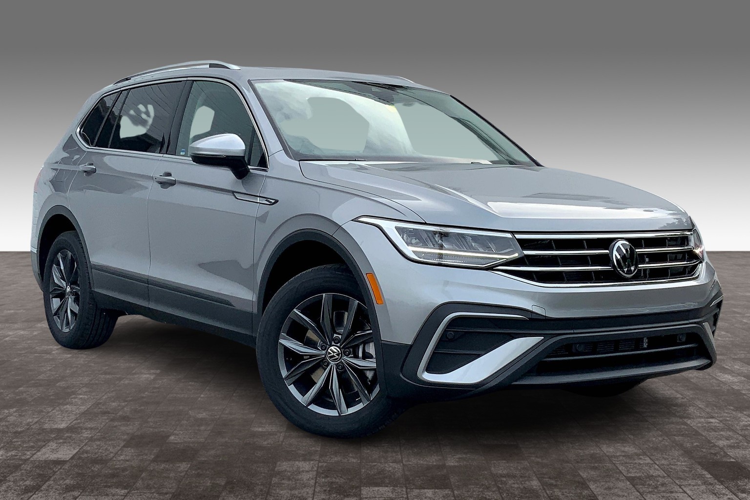 New 2024 Volkswagen Tiguan 2.0T SE 4D Sport Utility in Willoughby Hills  #V24036 | Eastside Volkswagen