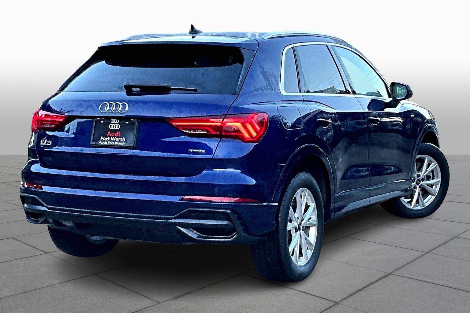 Q3 Premium Plus S Line 45 TFSI quattro