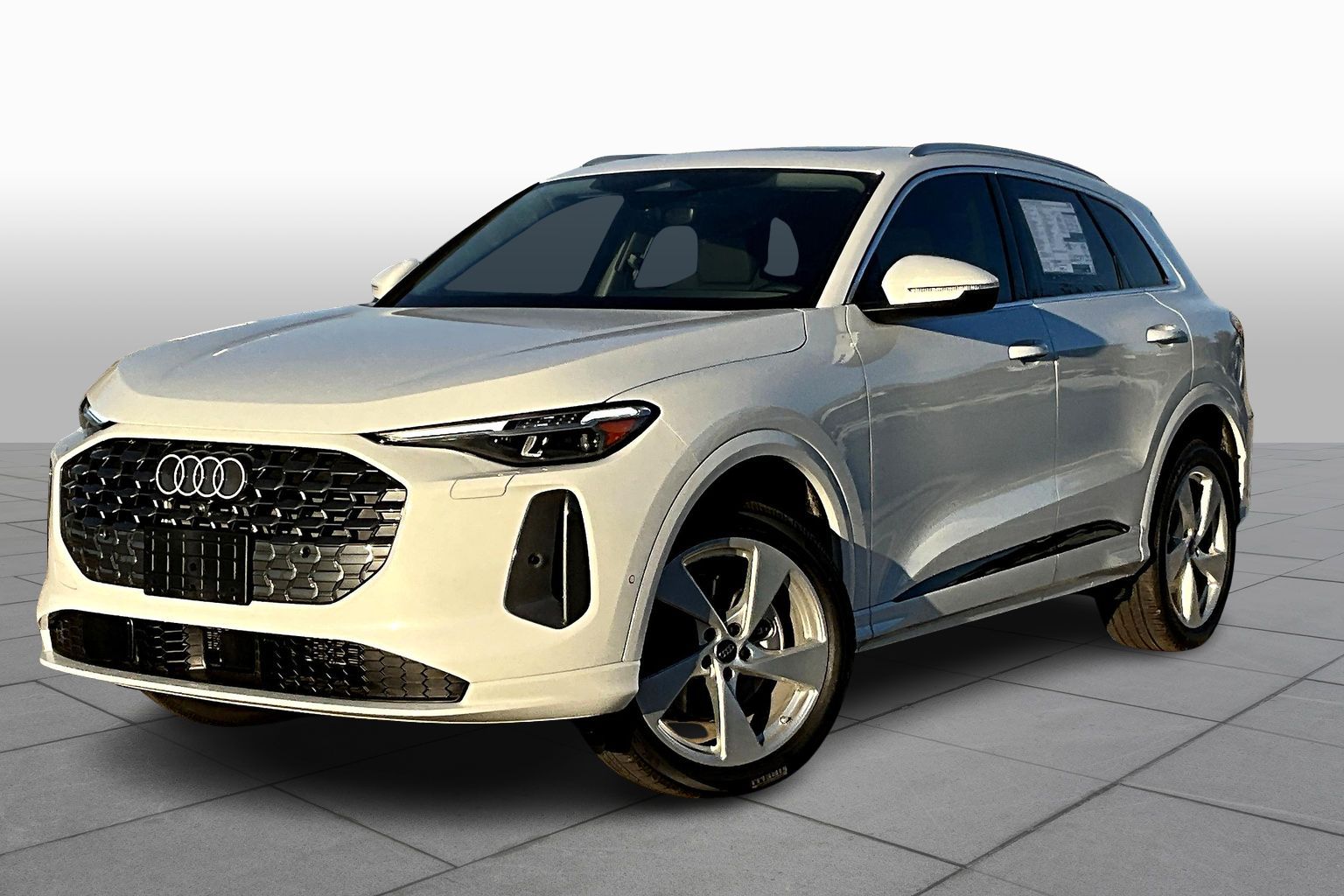 2025 Audi Q5 40 Premium Plus's photo