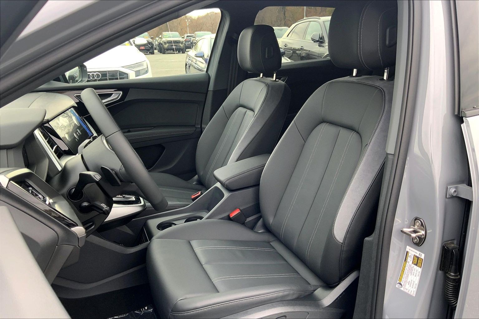 2025 Audi Q4 e-tron Prestige - Photo 9