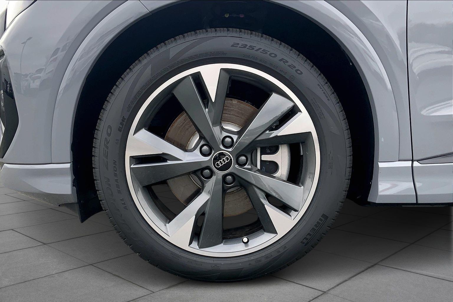 2025 Audi Q4 e-tron Prestige - Photo 11