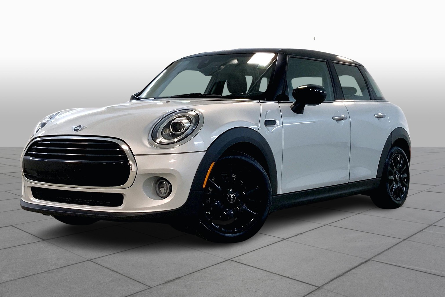 Used 2021 MINI Hardtop 4 Door Base with VIN WMWXU7C09M2N94926 for sale in Merriam, KS