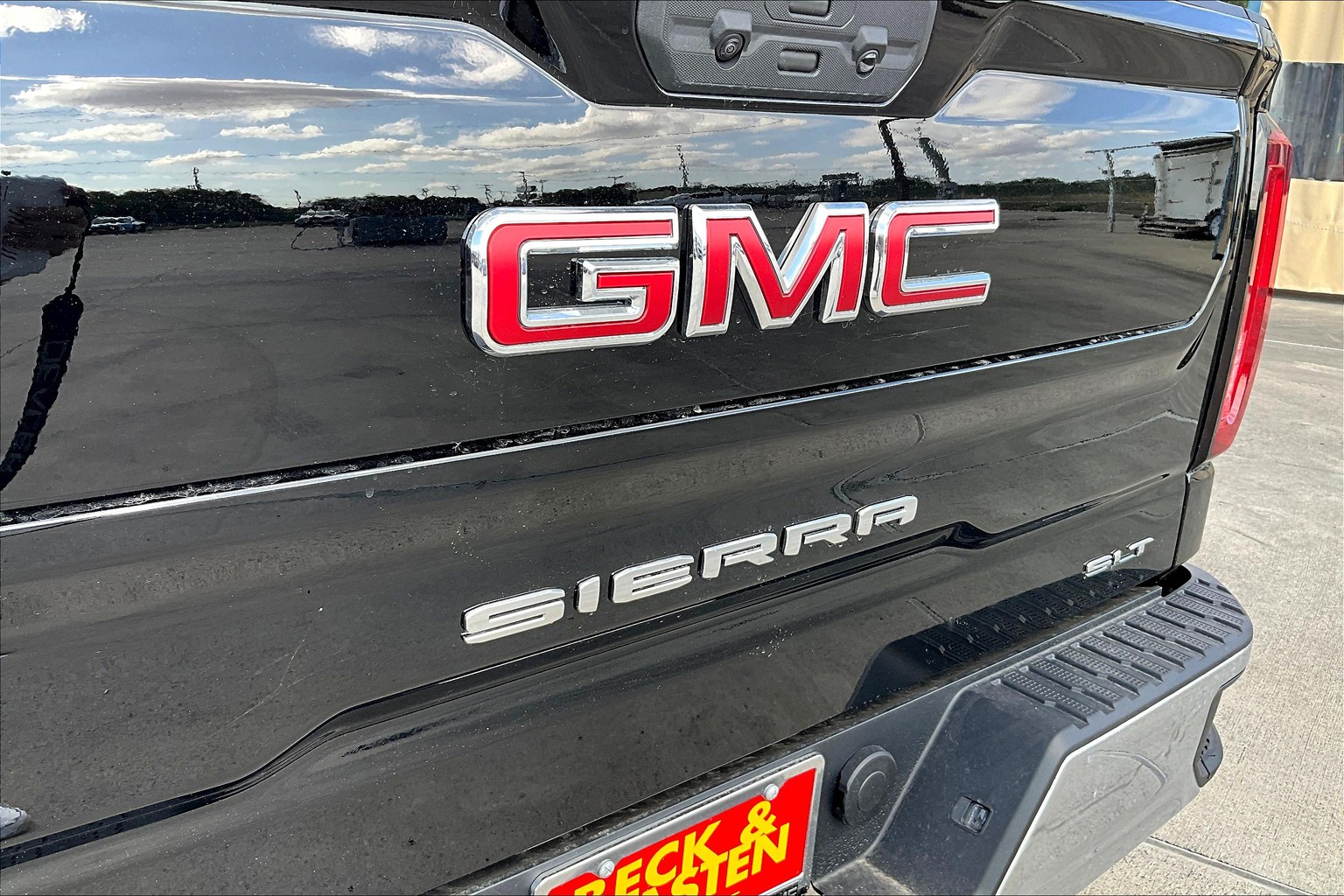 2025 Gmc Sierra 1500 SLT photo 8