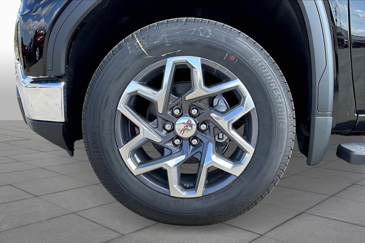 2025 Gmc Sierra 1500 SLT photo 9