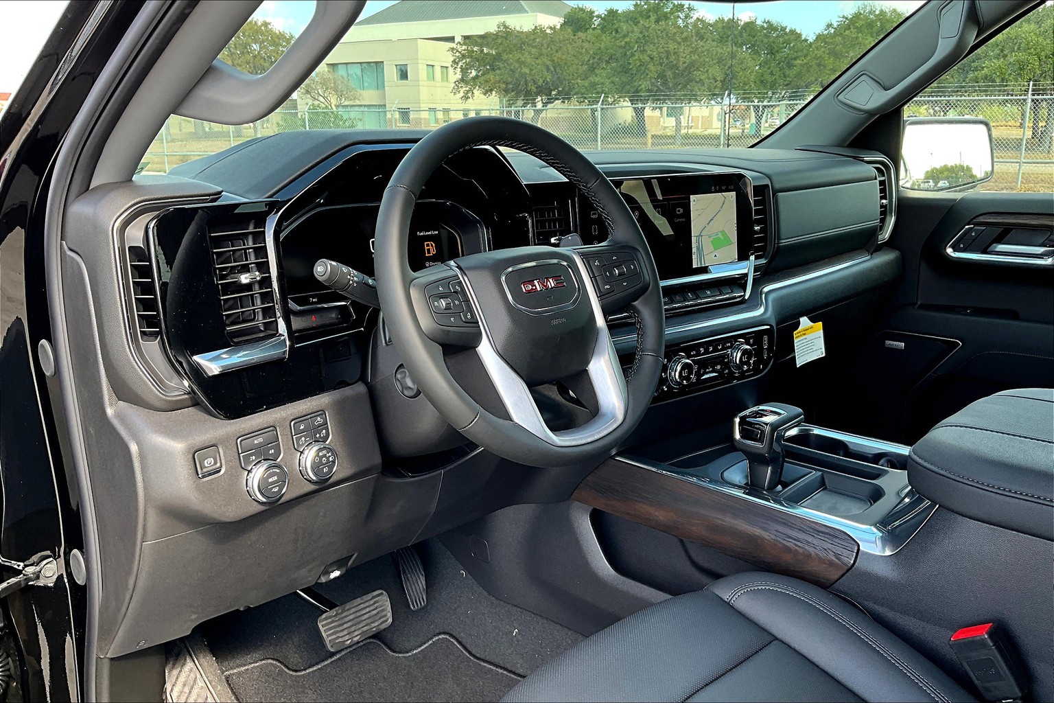 2025 Gmc Sierra 1500 SLT photo 10
