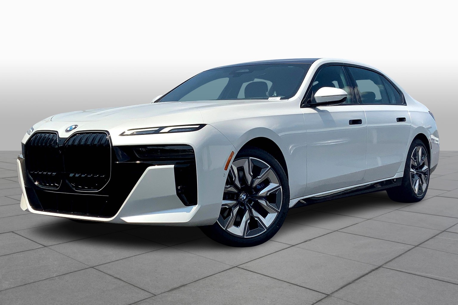 2025 BMW 7 Series 740i's photo