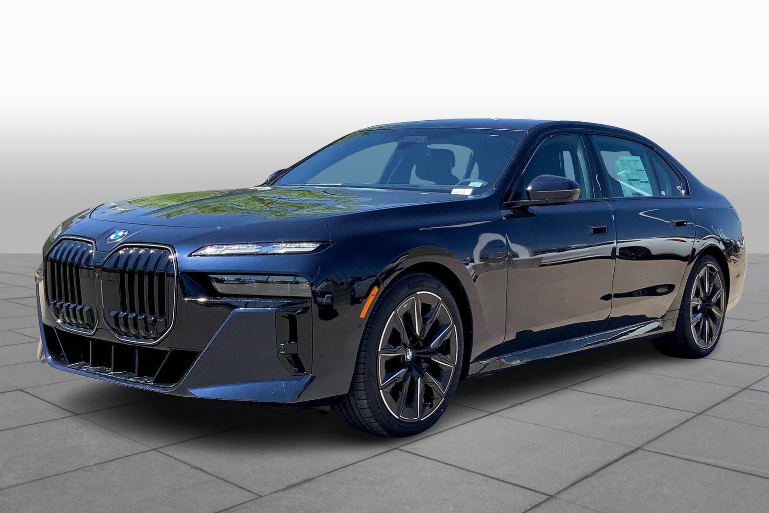 2025 BMW 7 Series 760i's photo