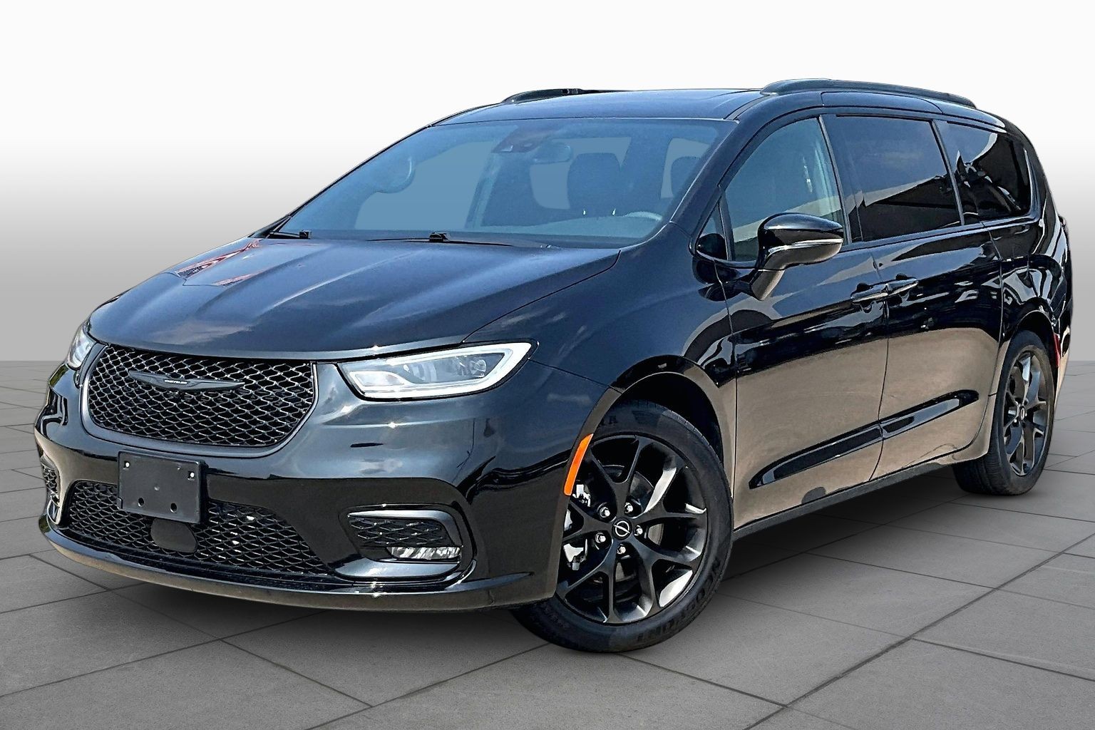 2025 Chrysler Pacifica Limited's photo