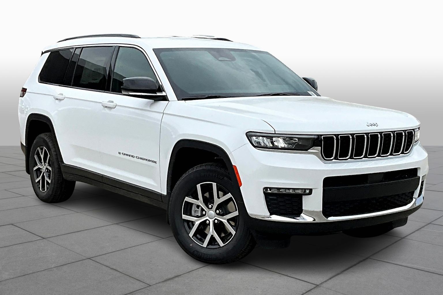 2025 Jeep Grand Cherokee Limited photo 2