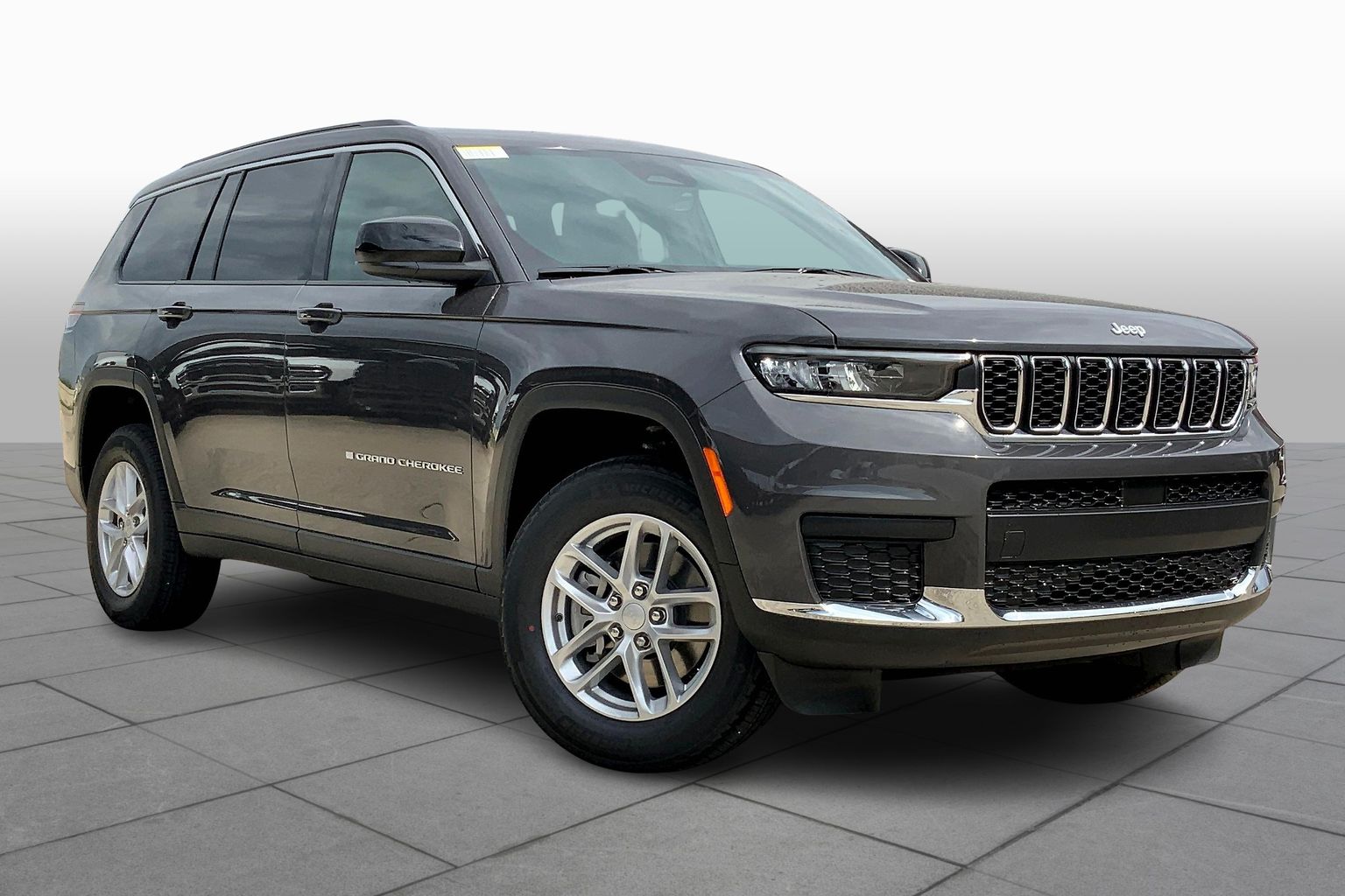 2025 Jeep Grand Cherokee Laredo X photo 2