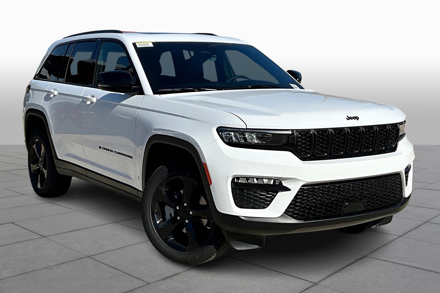 2025 Jeep Grand Cherokee Limited photo 3