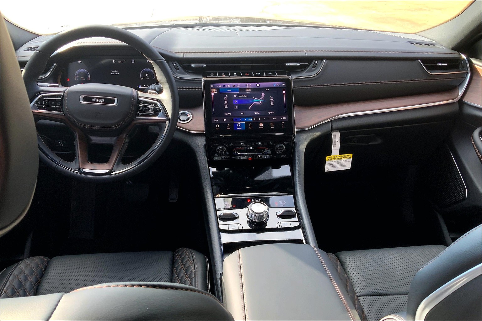 2025 Jeep Grand Cherokee Summit photo 2