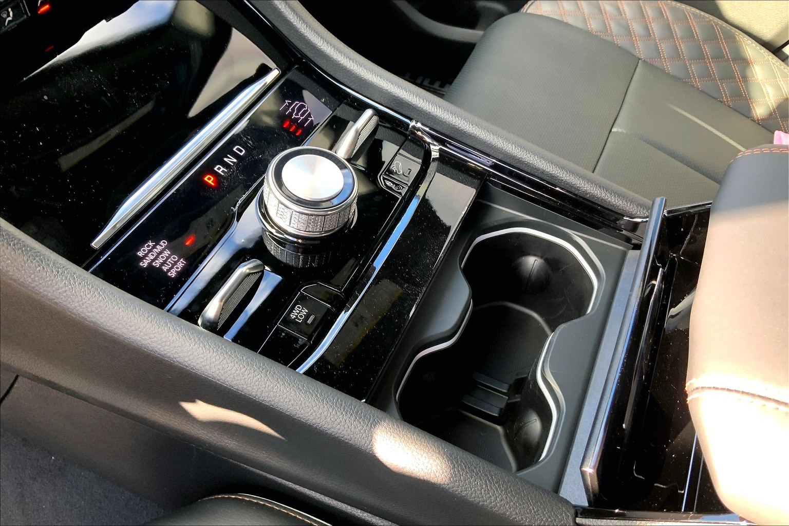 2025 Jeep Grand Cherokee Summit photo 4