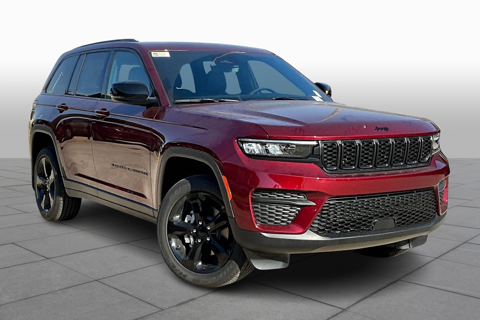 2025 Jeep Grand Cherokee Laredo Altitude photo 2