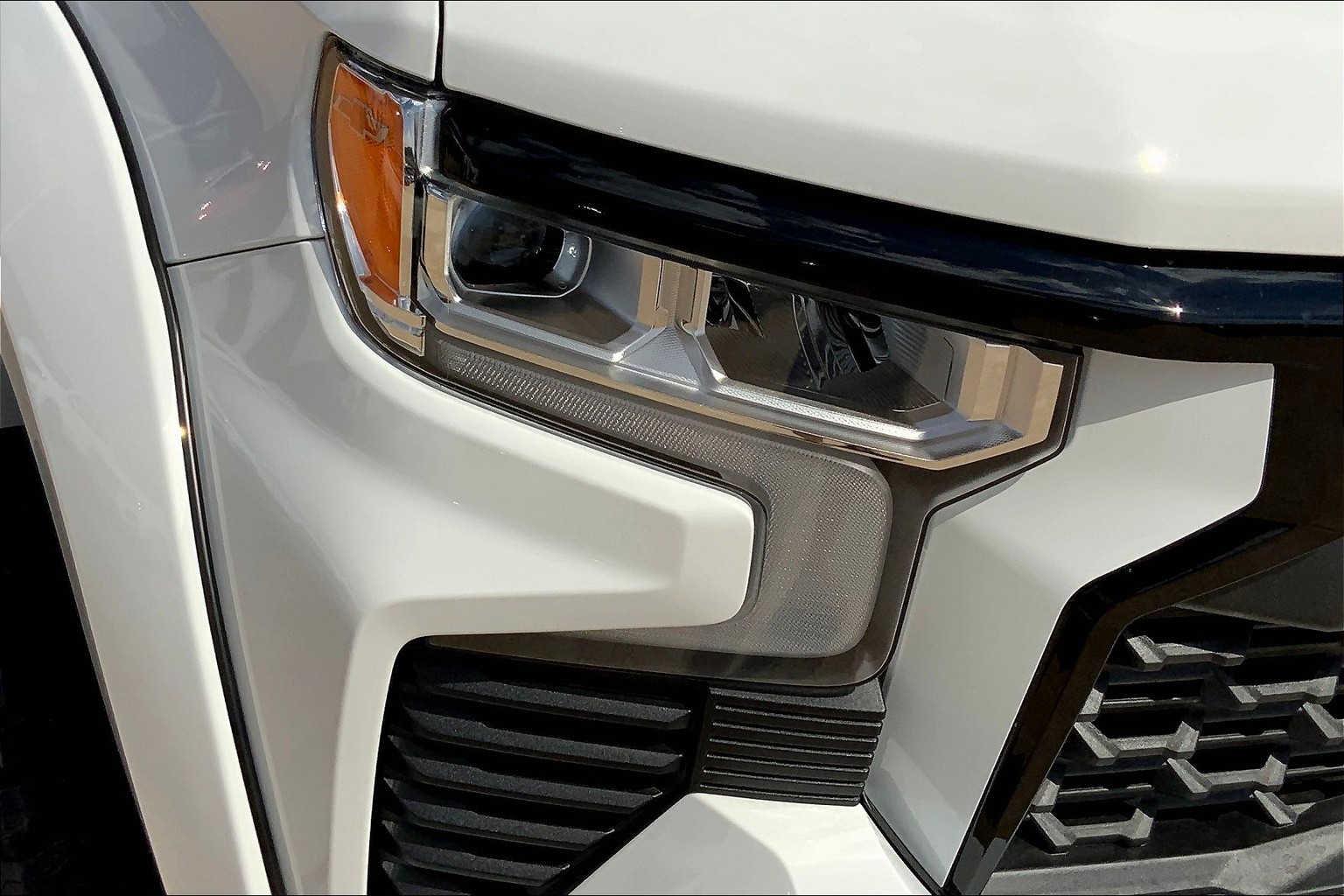 Reduced headlight glare lifts 2022 Mitsubishi Outlander to highest