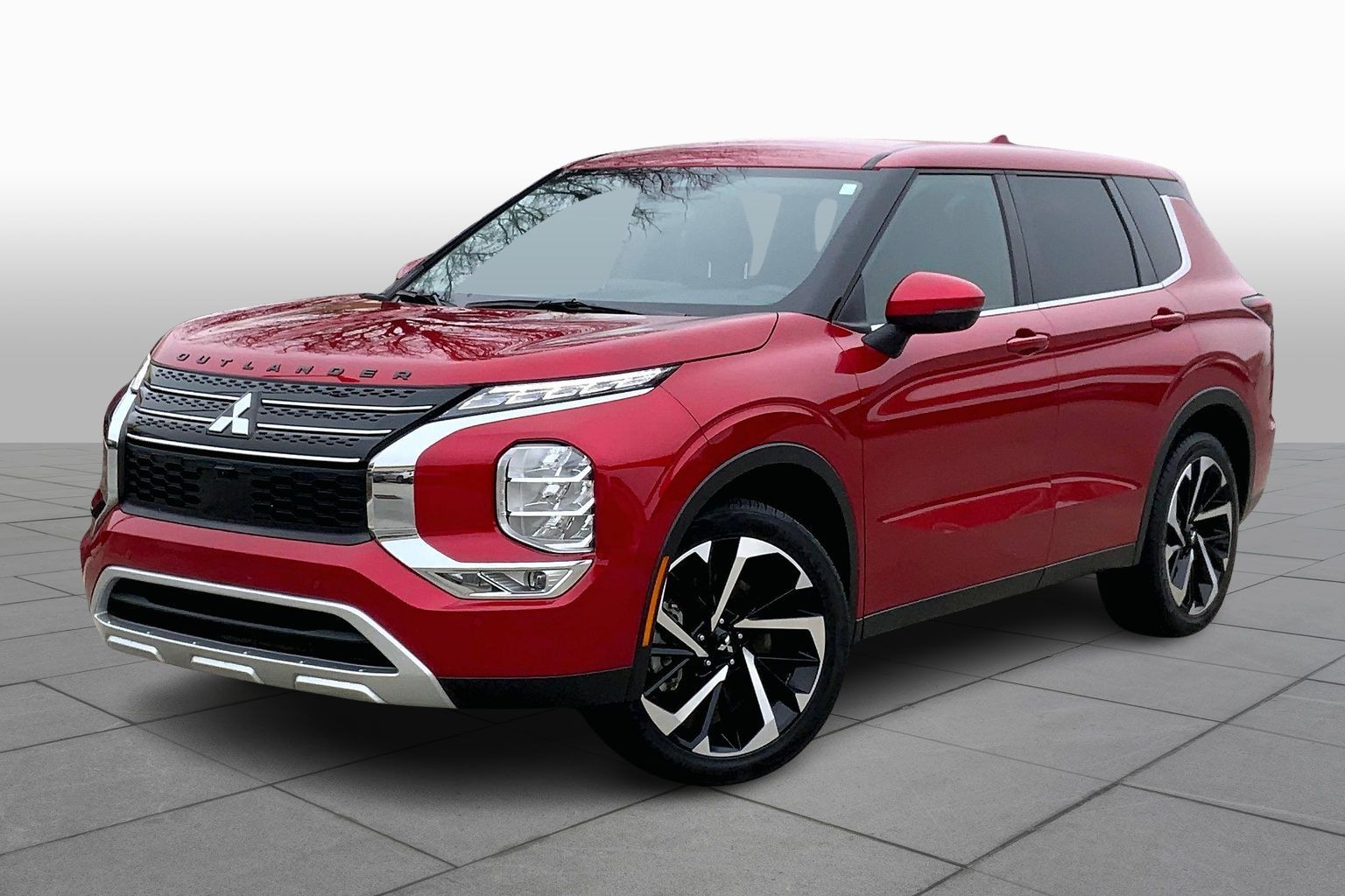 2023 Mitsubishi Outlander SE's photo