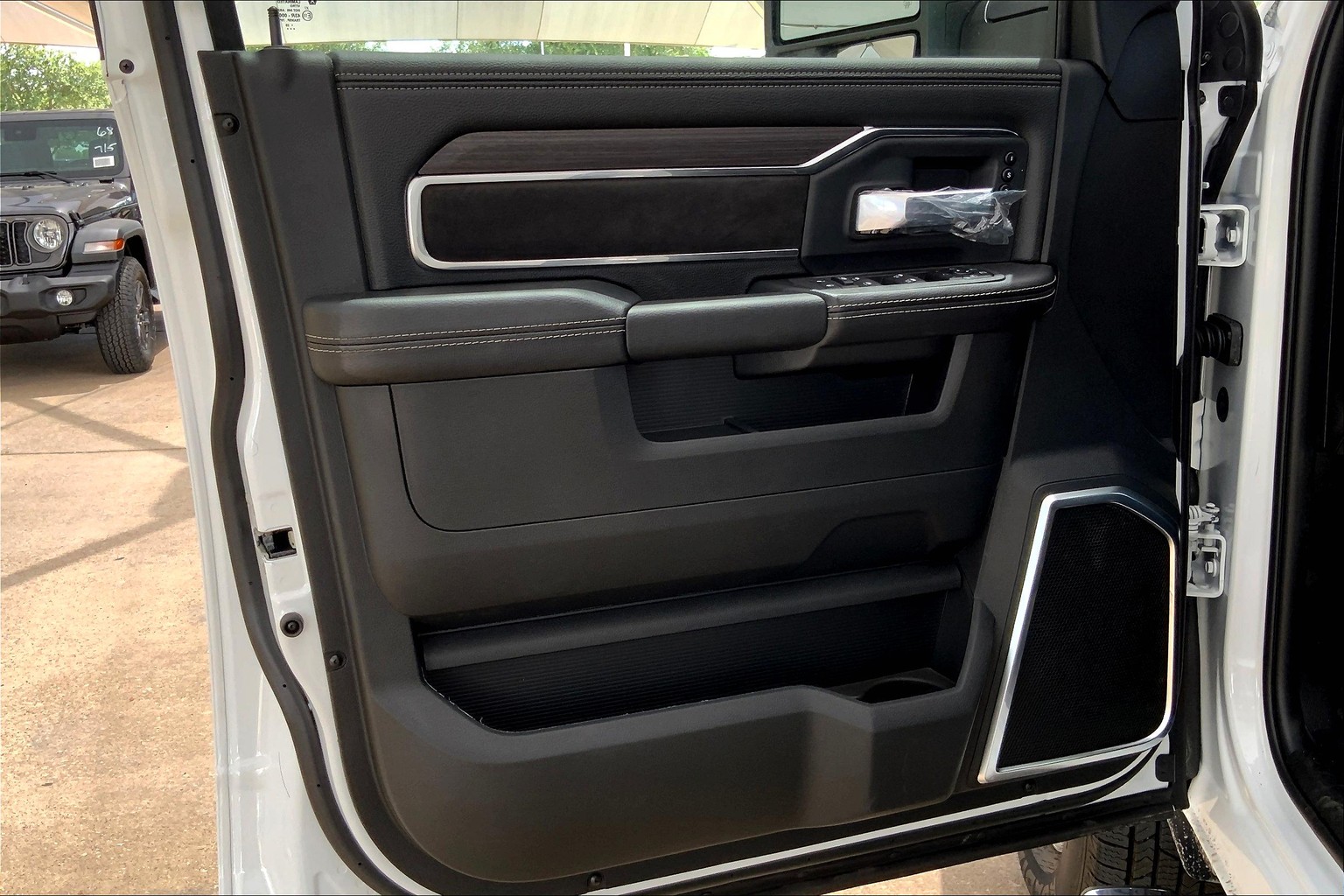 3500 Mega Cab Laramie