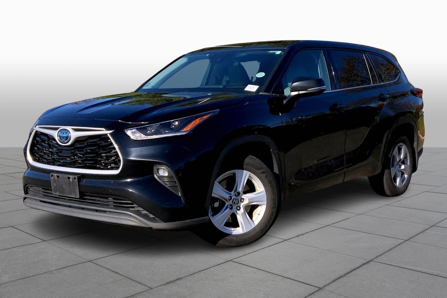 2021 Toyota Highlander LE's photo