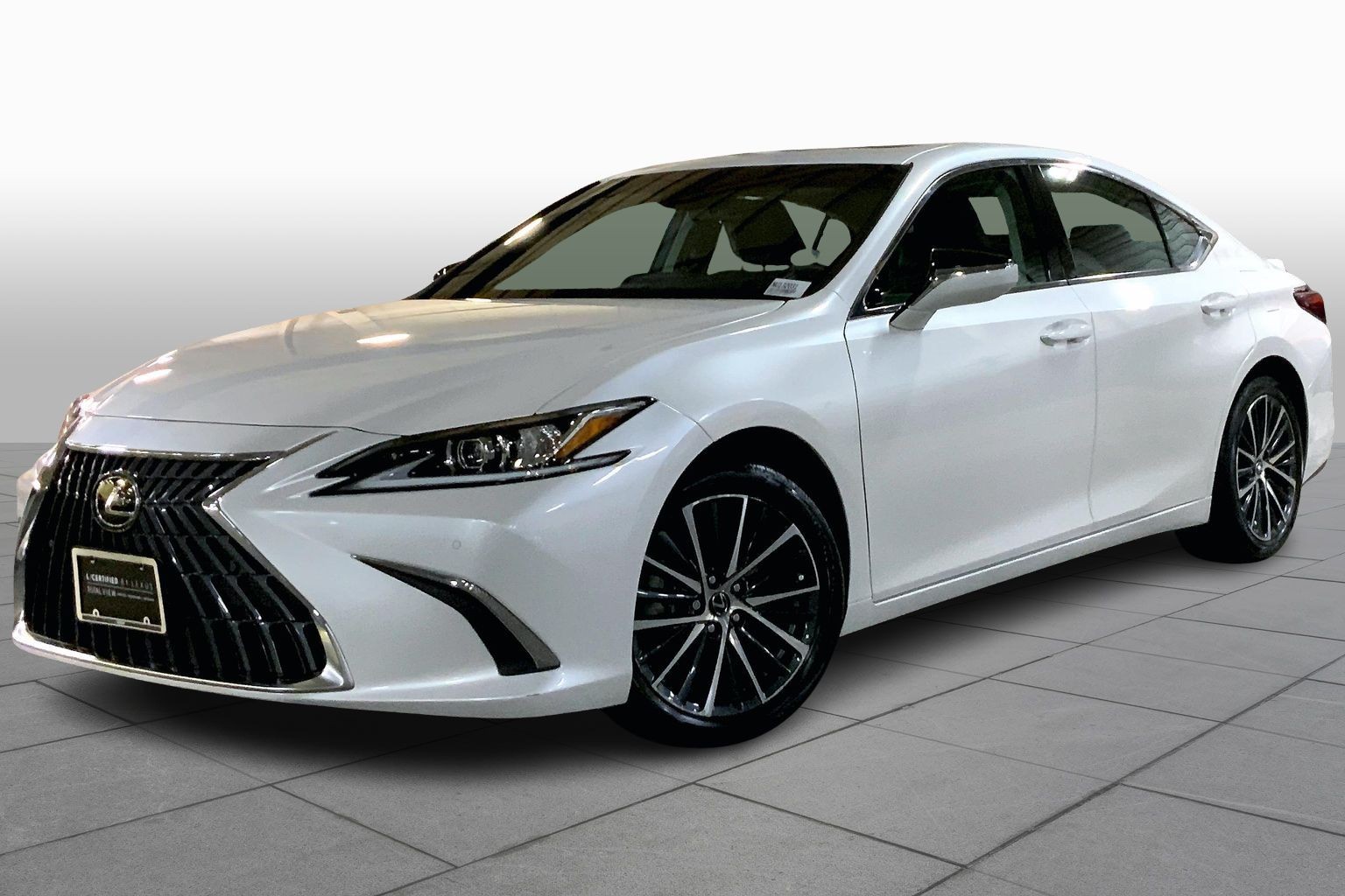 2022 Lexus ES 350's photo