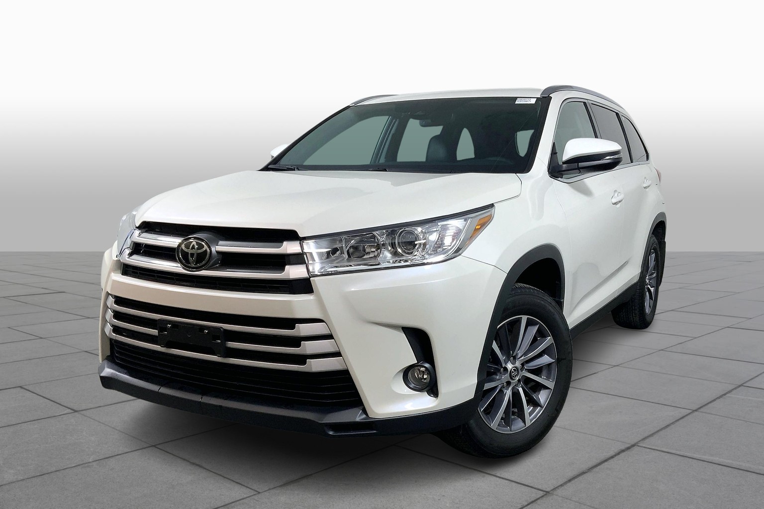 Certified Pre Owned 19 Toyota Highlander Xle Suv In Danvers Ks Ira Toyota Of Danvers