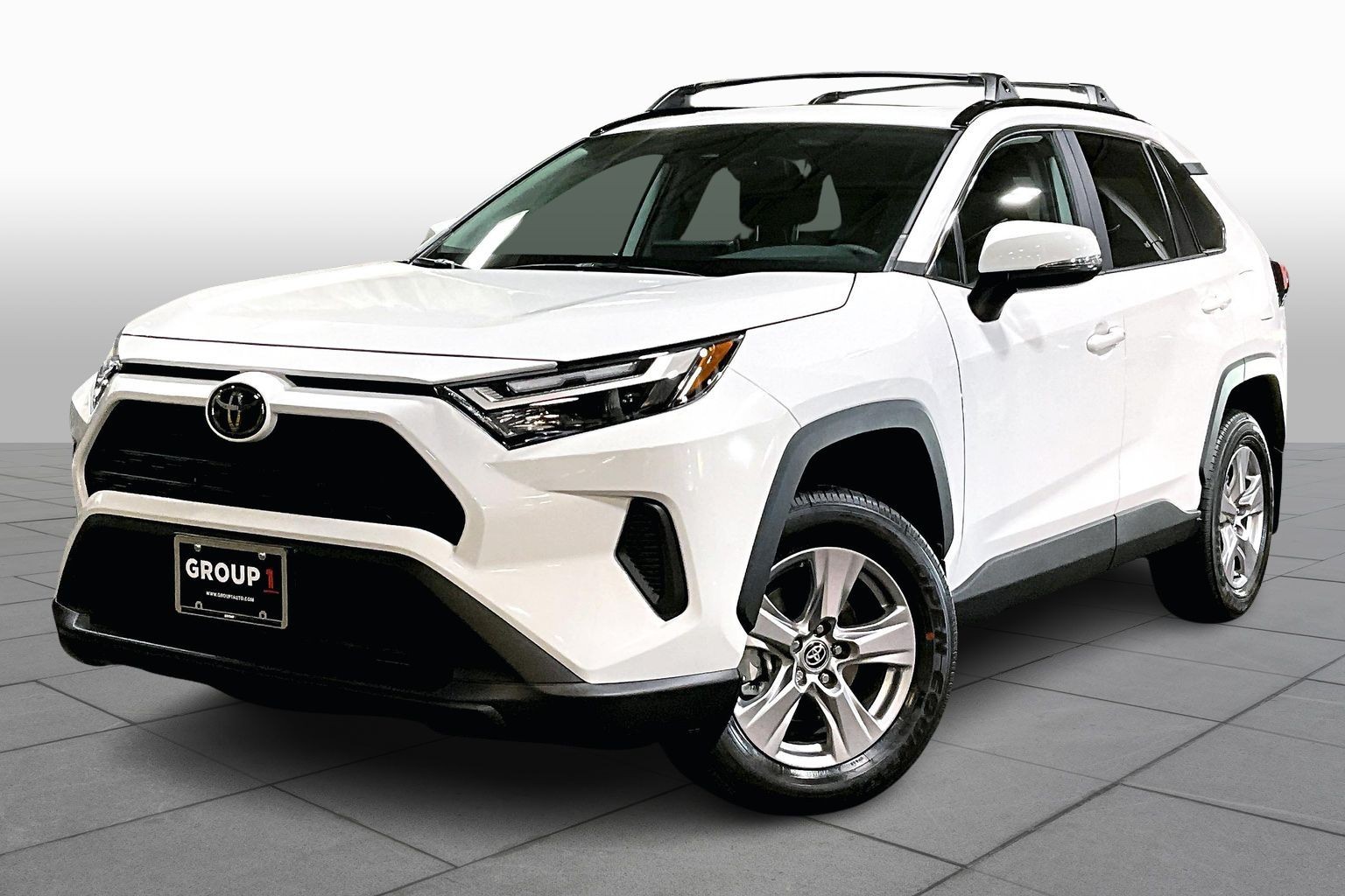 2025 Toyota RAV4 XLE's photo