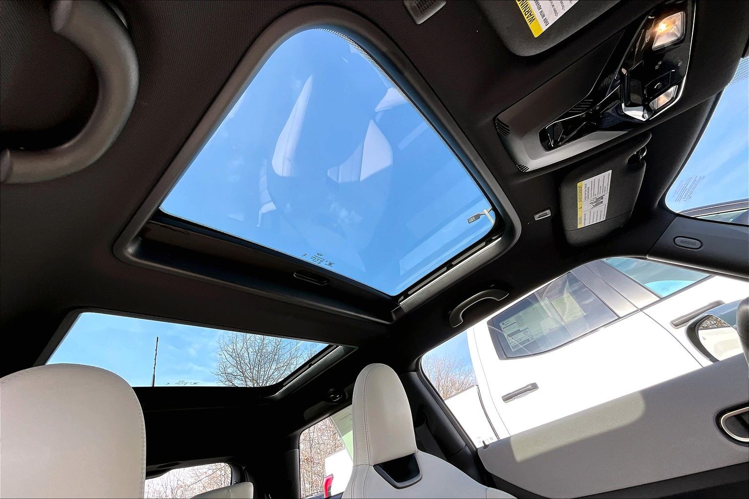 thumbnail image 2 of Front Right Door Window Glass For Dodge Durango 2011-2023 / Jeep Grand Cherokee 2011-2021 – Tempered Glass, Light Green 2 of 4