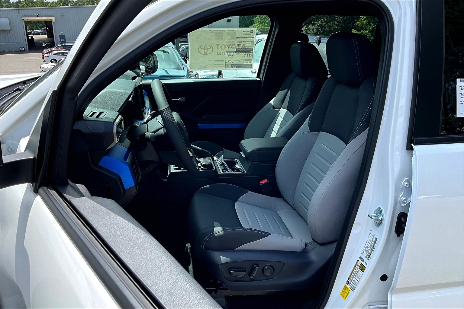 2025 Toyota Tacoma TRD photo 7