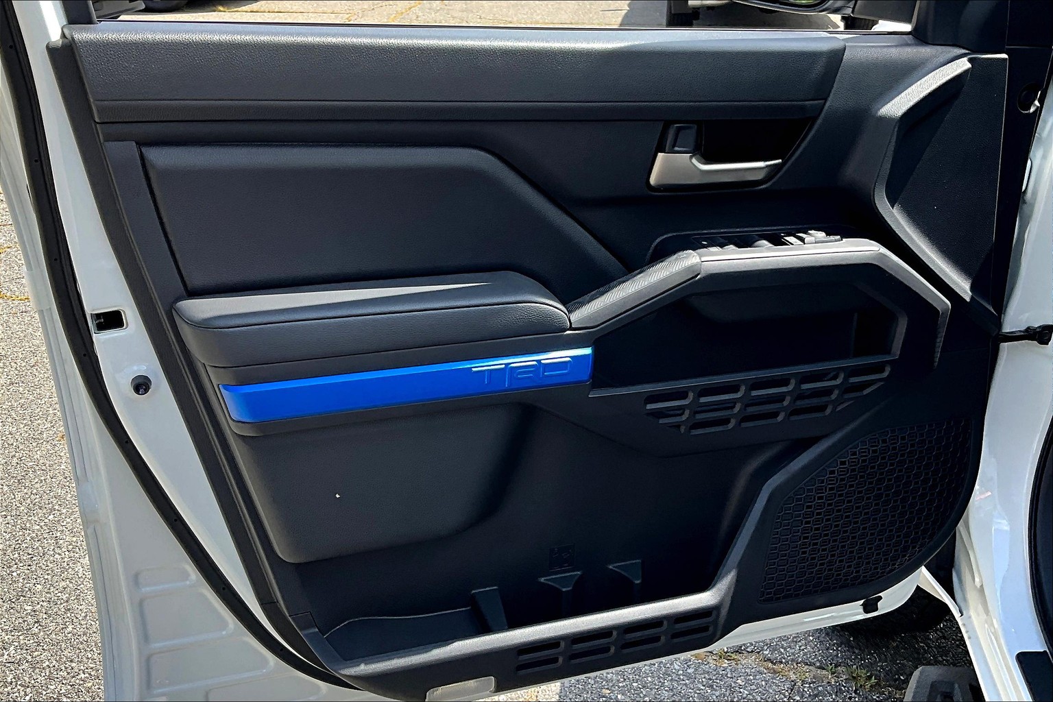2025 Toyota Tacoma TRD photo 8
