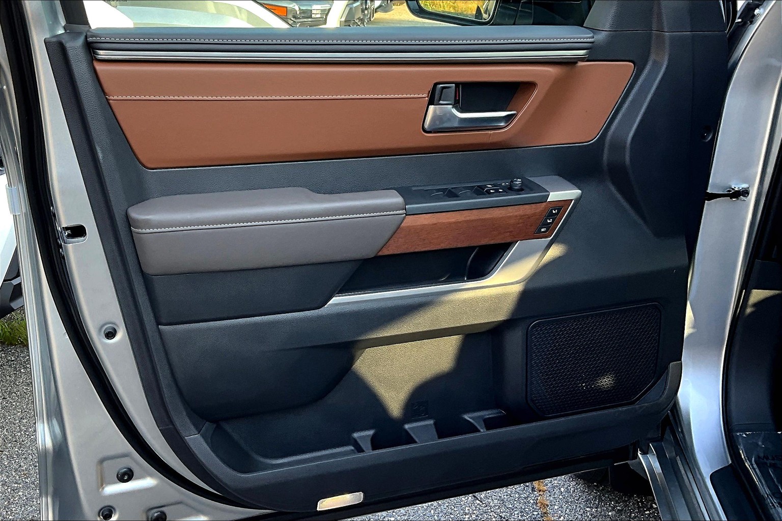 2025 Toyota Tundra CrewMax 1794 Edition photo 9