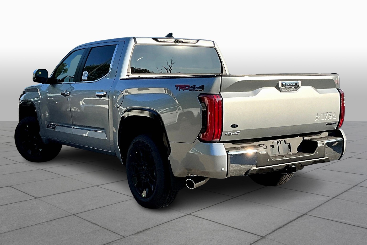 2025 Toyota Tundra CrewMax 1794 Edition photo 10