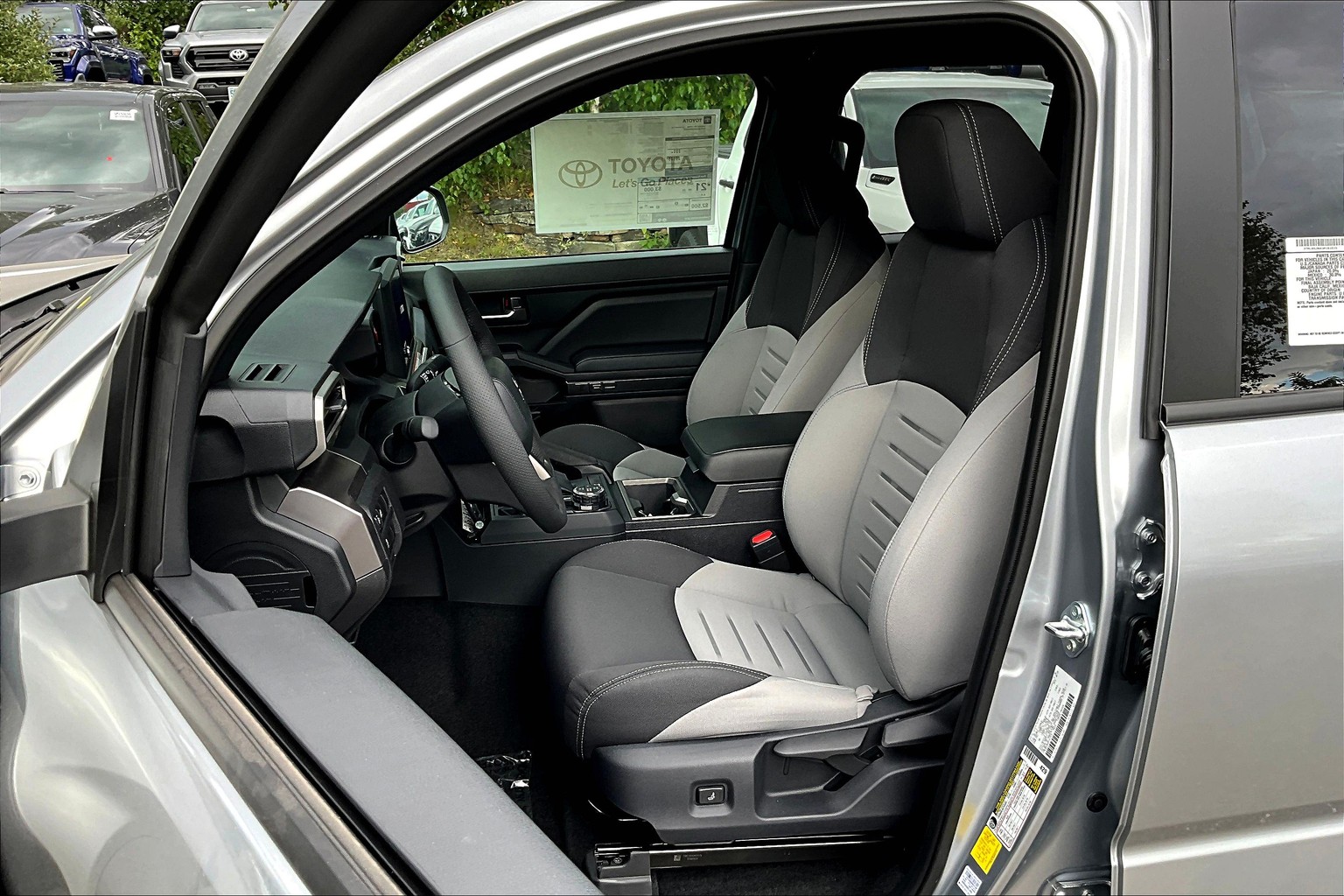 2025 Toyota Tacoma TRD photo 8