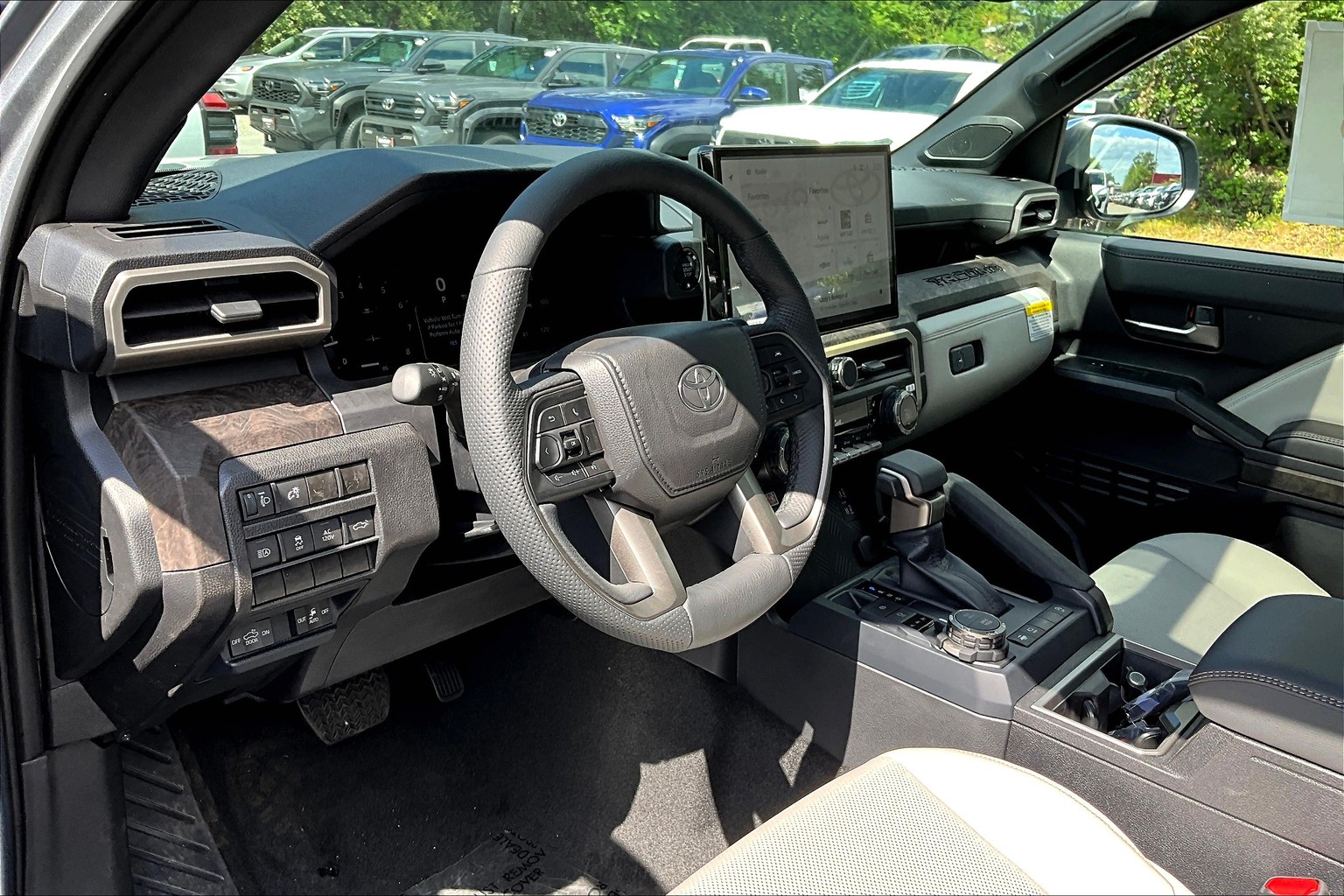 2025 Toyota Tacoma Limited photo 7