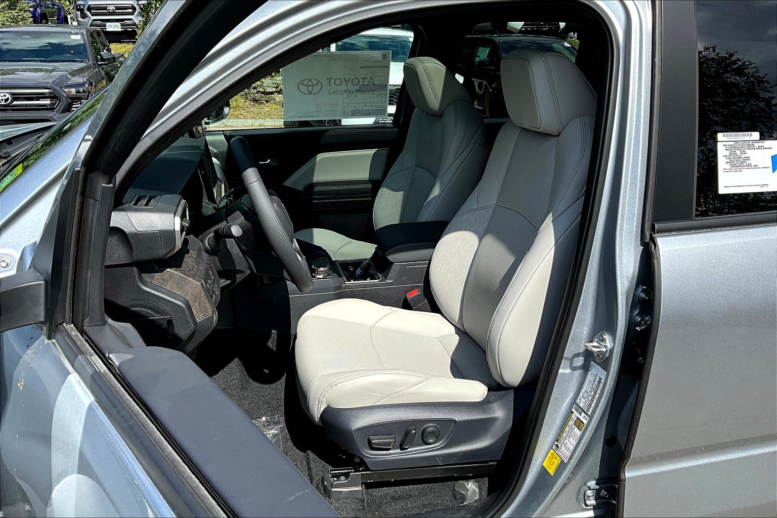 2025 Toyota Tacoma Limited photo 8