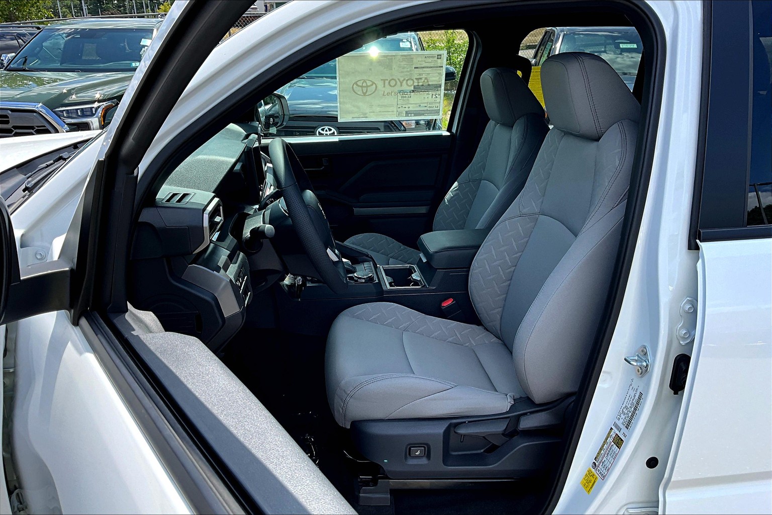 2025 Toyota Tacoma SR5 photo 8