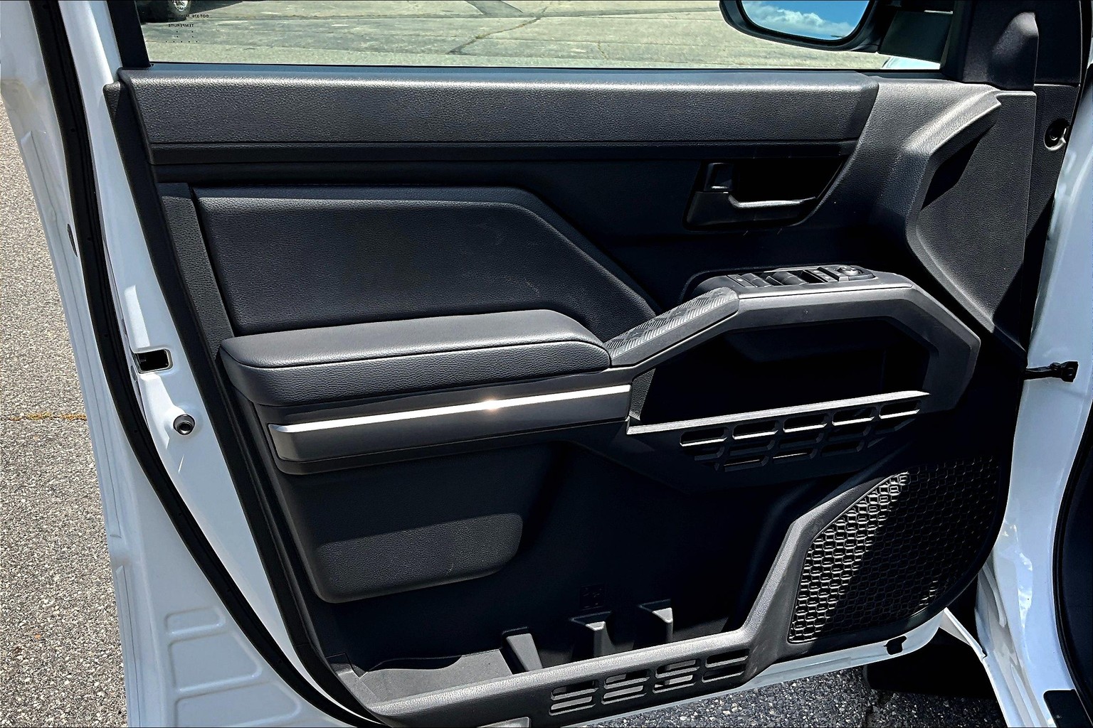 2025 Toyota Tacoma SR5 photo 9