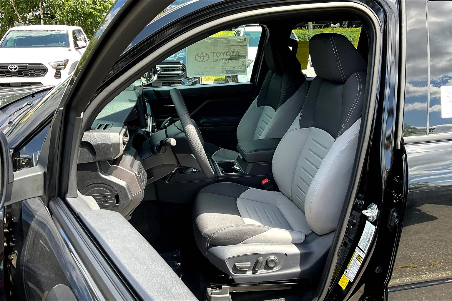 2025 Toyota Tacoma TRD photo 8