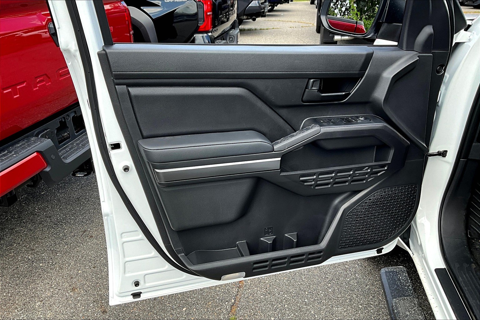 2025 Toyota Tacoma SR5 photo 9