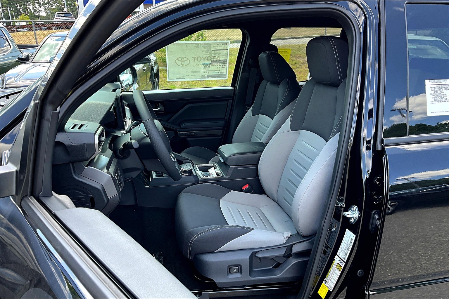 2025 Toyota Tacoma TRD Off-Road photo 8