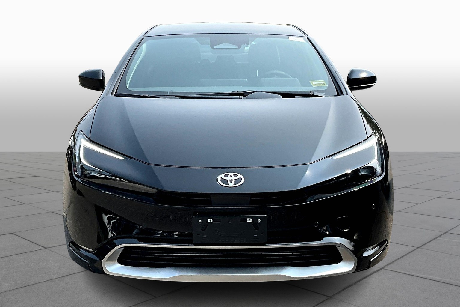 2025 Toyota Prius Plug-in Hybrid XSE photo 2