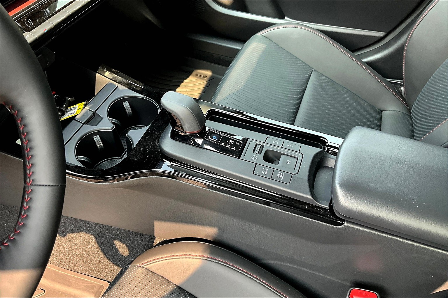 2025 Toyota Prius Plug-in Hybrid XSE photo 6