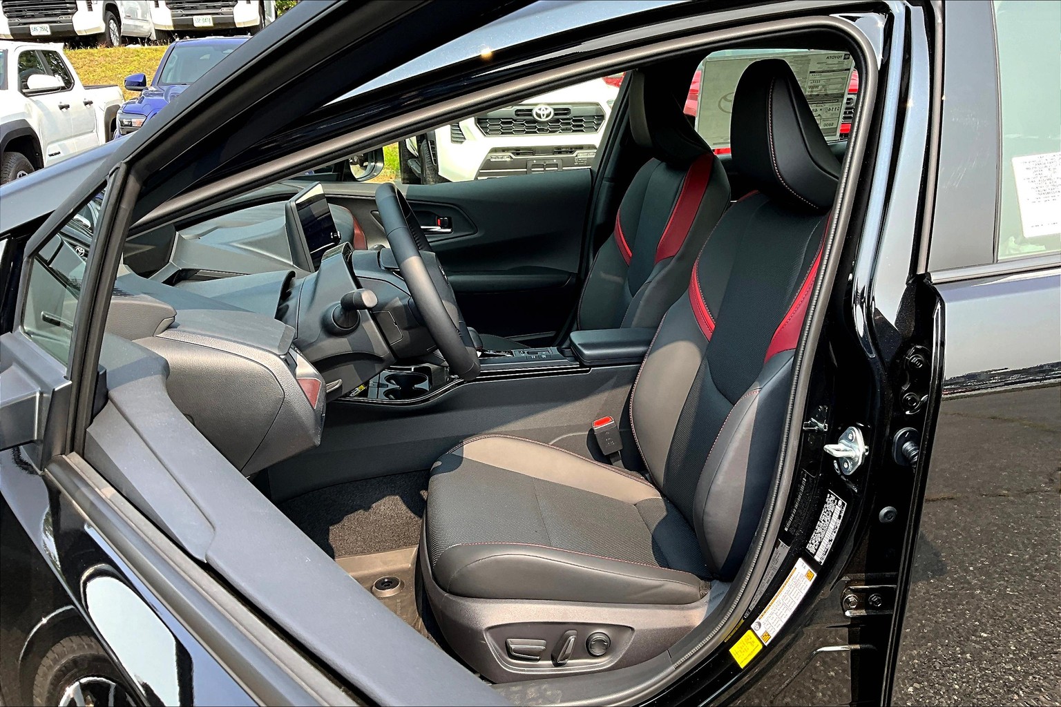 2025 Toyota Prius Plug-in Hybrid XSE photo 8