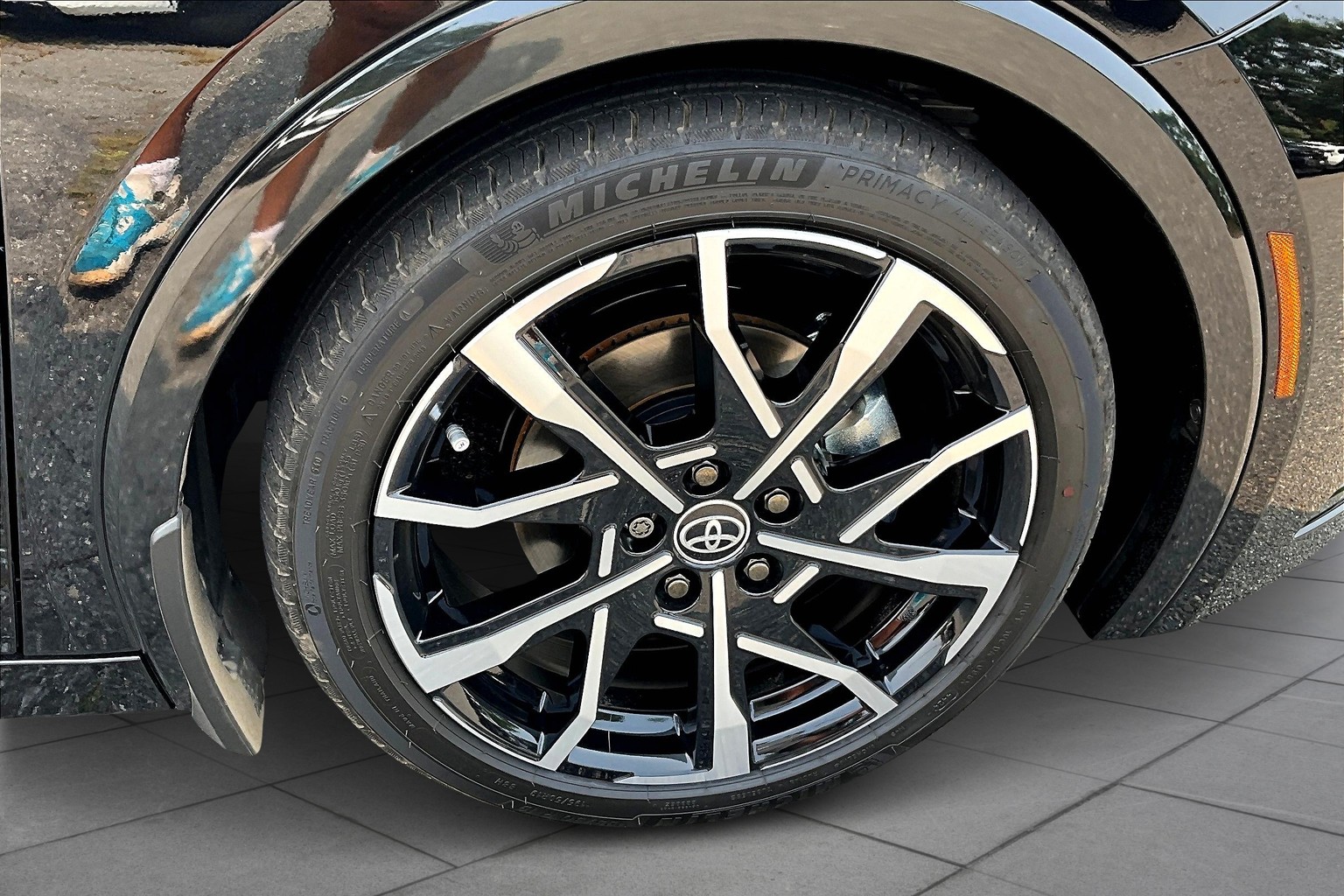 2025 Toyota Prius Plug-in Hybrid XSE photo 11