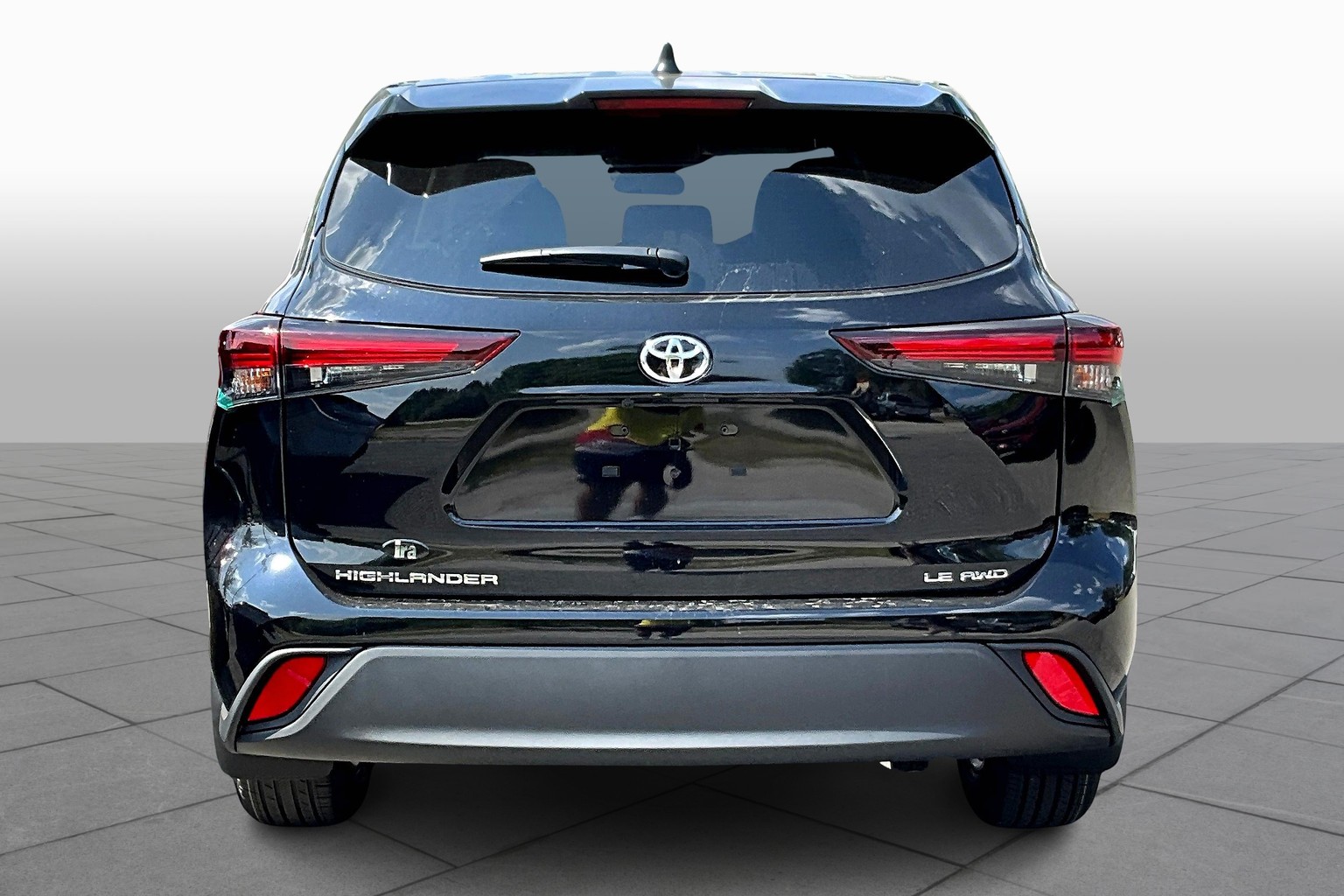 2025 Toyota Highlander LE photo 3
