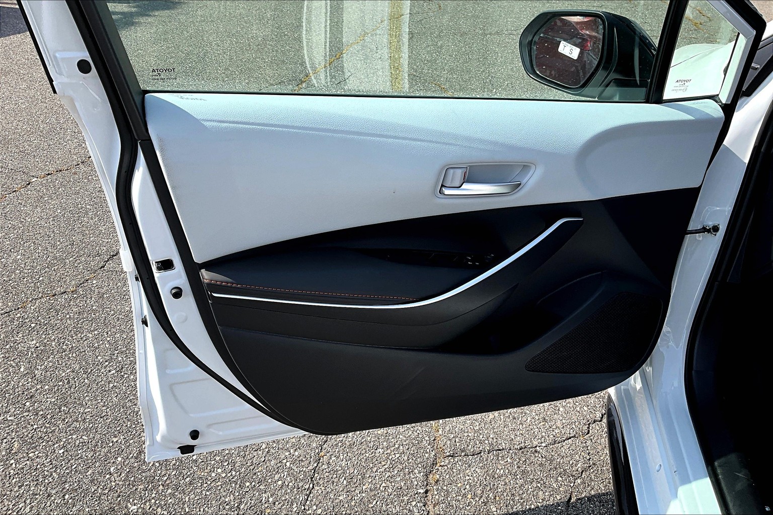 2025 Toyota Corolla SE photo 9